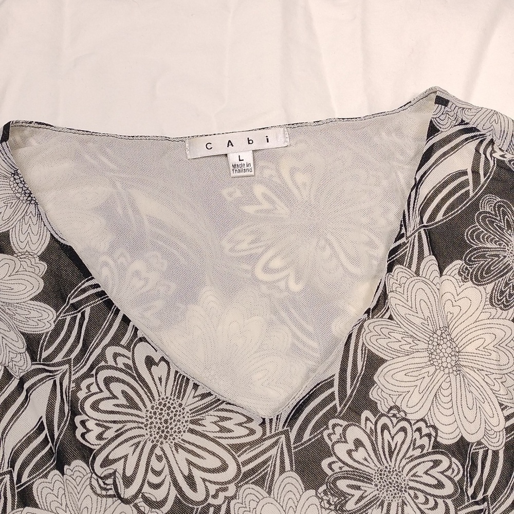 CAbi women's v neck short sleeved top size Large - Picture 3 of 13